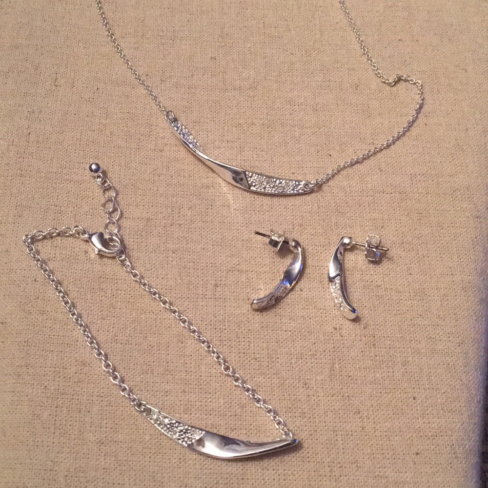 3 piece set of necklace, bracelet and earrings